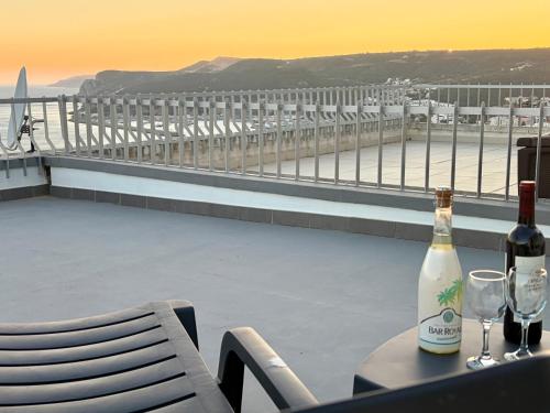 Axenic Getaway - Duplex, Sleeps 6, 3 Bedrooms, 2 Bathrooms, Panoramic Ocean View, Rooftop Terrace
