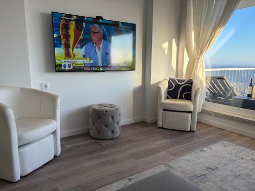 Axenic Getaway - Duplex, Sleeps 6, 3 Bedrooms, 2 Bathrooms, Panoramic Ocean View, Rooftop Terrace