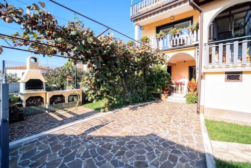 Apartments with parking space Umag - 27189