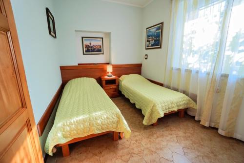 Apartments with parking space Umag - 27189