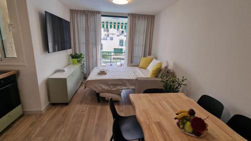 Pretty new 3 bedrooms flat in Las Americas