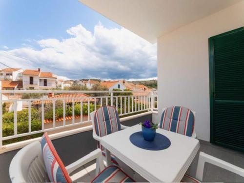 Villa Supetar Garden - Classic Two Bedroom Apartment with Terrace