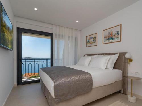 Lux Villa Mariva - Five bedroom Villa with pool