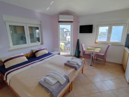 Villa Horizont - Four Bedroom Villa with Sea View
