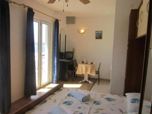 One-Bedroom Apartment with Terace with Sea View