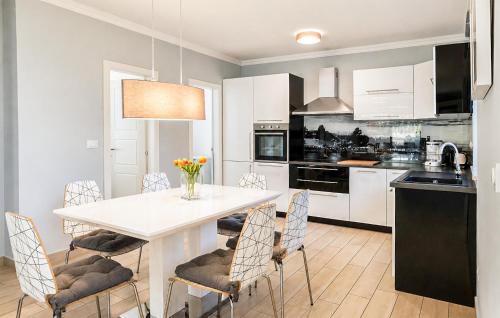 Stunning Home In Porec