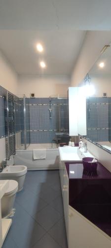 a bathroom with a sink and a toilet and a tub at Alloggio turistico Brancaleone in Genazzano
