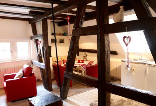 a living room with red chairs and a table at Appartement Bastion de Riquewihr in Riquewihr