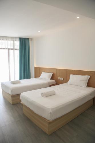 two beds in a hotel room with two bedsvisor at bassa resort in Panglao Island