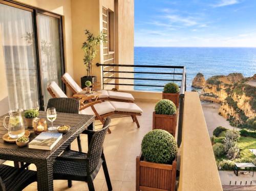 MyOcean Luxury l Huge Panoramic Sea View Balcony & Private Garage