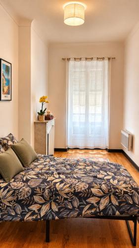Authentic Nice Port Apartment - Walk Everywhere