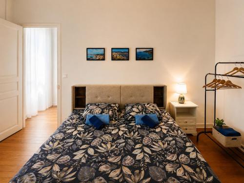 Authentic Nice Port Apartment - Walk Everywhere