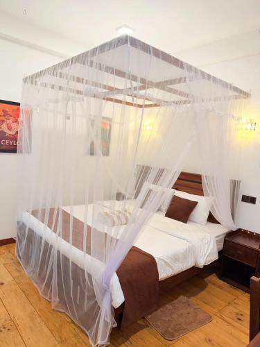 a bedroom with a bed with a canopy at Green Mount View Cottage in Ella