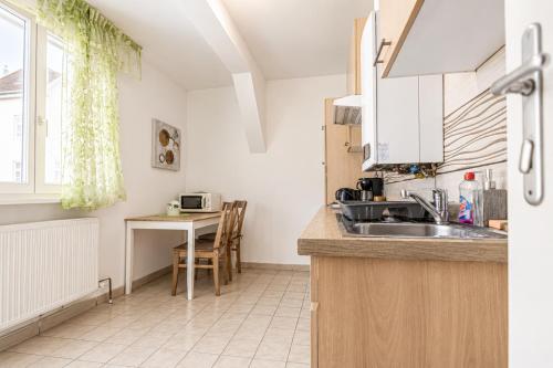 Spacious & Comfy private rooms in 3BR Shared Apt, Very Central in Vienna