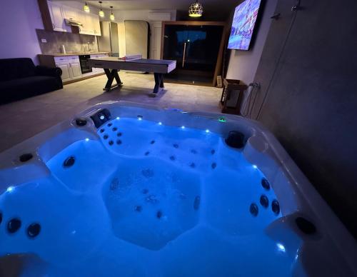 Dragon Paradise - Sea View, Jacuzzi & Sauna