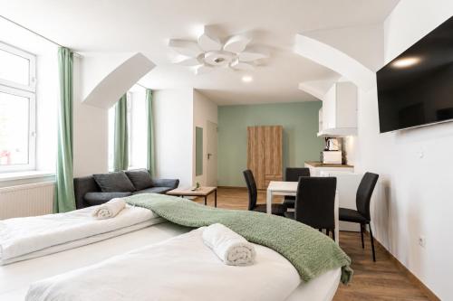 8-Min Walk to Westbahnhof - King Studio with Washer
