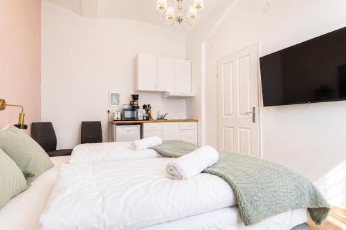 Queen Bed Central Studio With Kitchen