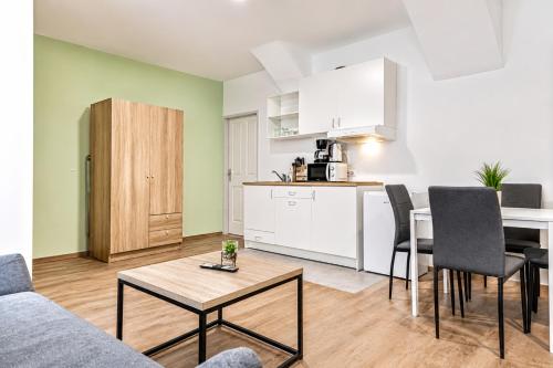 Near Westbahnhof 2 Cozy Studios, Barrier-Free