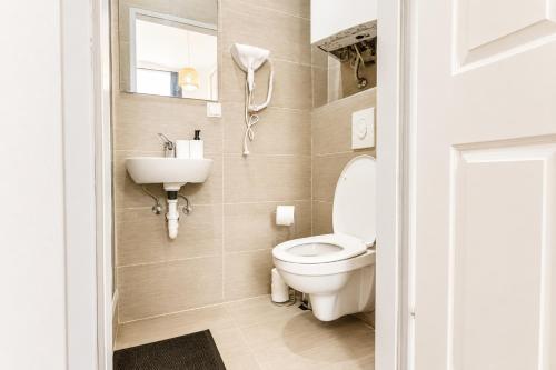 Westbahnhof Kingbed 1BR Apt with ensuite washer