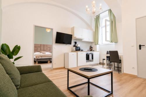 8-min Walk to Westbahnhof Chic 1BR Apartment