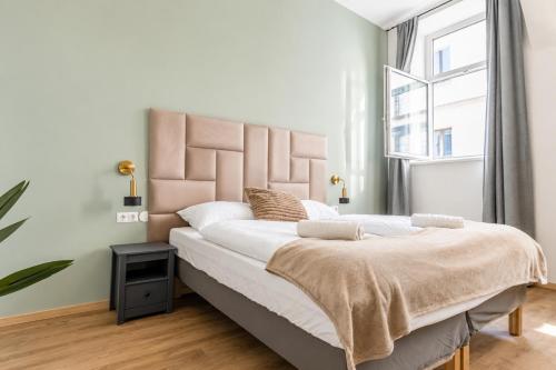 8-min Walk to Westbahnhof Chic 1BR Apartment