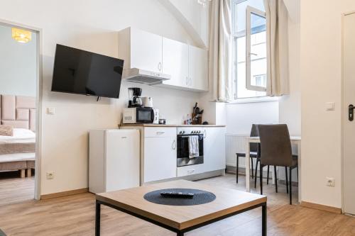 8-min Walk to Westbahnhof Chic 1BR Apartment