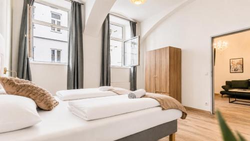 8-min Walk to Westbahnhof Chic 1BR Apartment