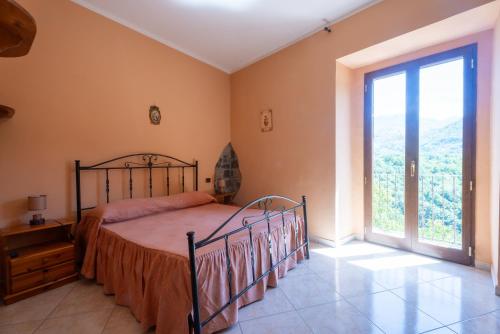 a bedroom with a bed and a large window at Filohostel l'Albergo Glocale in Sant'Agata de' Goti