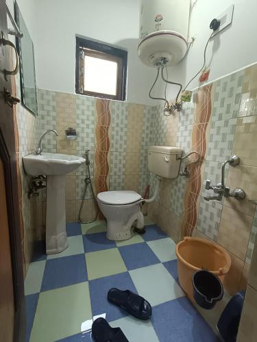 a bathroom with a toilet and a sink at Alamdar guest house in Srinagar
