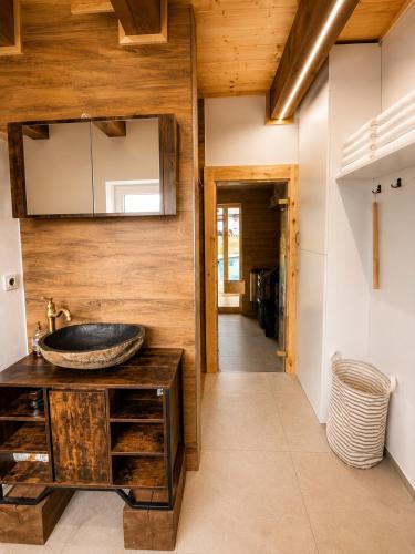 a bathroom with a sink and a mirror at Wellness chalupa in Havlíčkŭv Brod