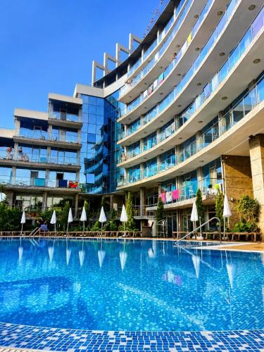 a large swimming pool in front of a building at Hotel Kamenec in Kiten