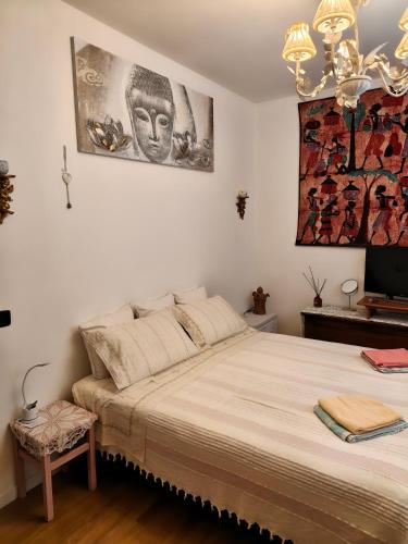 a bedroom with a large bed and a painting on the wall at SIDI & Bb in Casalecchio di Reno