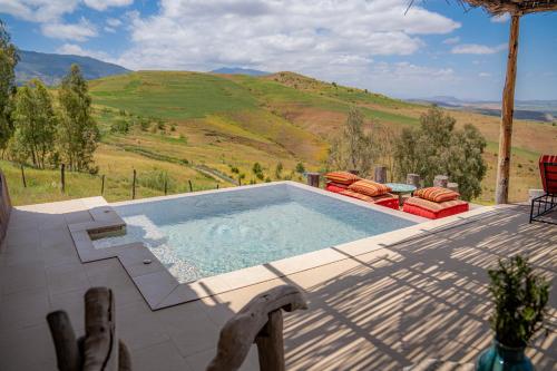 a swimming pool with a view of a mountain at Diar illi in Touama