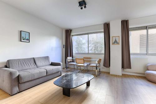 Appartement de charme proche de la Tour Eiffel 1BR