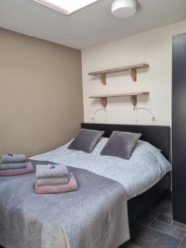 two beds in a room with towels on them at Mooi zo 2 in De Koog