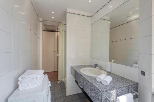 Urban Five Milano - Bright 6th floor aprt -10 min to Duomo