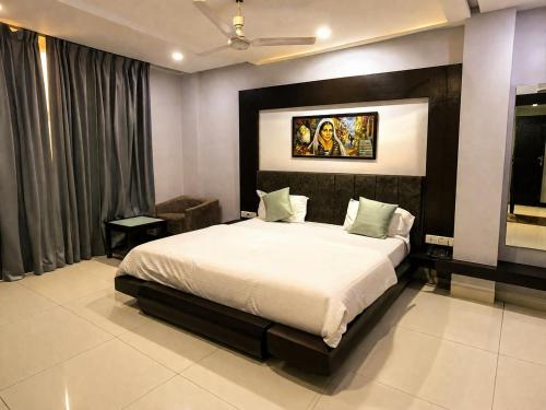 a bedroom with a large bed in a room at BHAGYA SHREE Hotel in Nokha