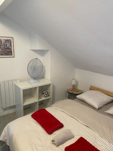 a bedroom with two beds and a clock on a table at Proche métro Line 4 RER B in Bagneux