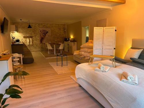 a bedroom with a bed and a living room at Kleine Auszeit - Urlaub auf dem Bauernhof in Immenstedt