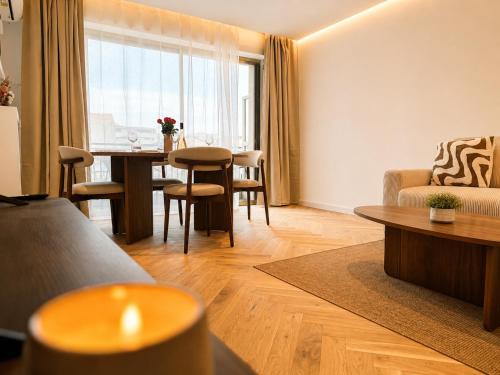 Modern 2-Bedroom Apartment - Walk to beach & Old Town Antibes