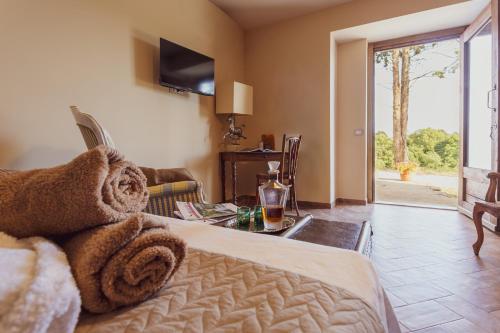 a living room with a bed and a table at Tenuta di Monte Gemini in Campagnano di Roma