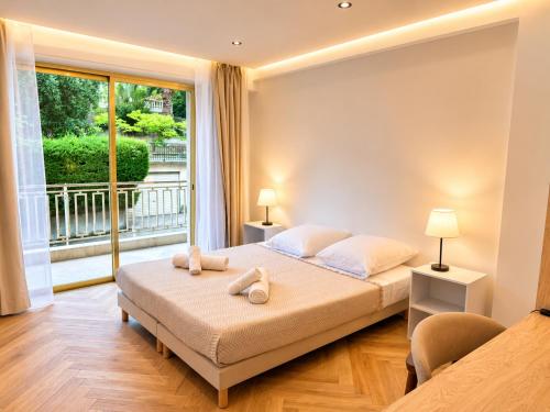 Modern 2-Bedroom Apartment - Walk to beach & Old Town Antibes