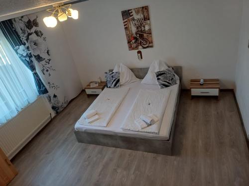 a bedroom with a large bed in a room at Tom & Jerry - Family Apartment in Pottendorf