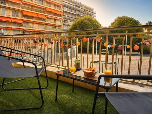 Modern 2-Bedroom Apartment - Walk to beach & Old Town Antibes