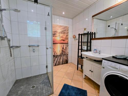 a bathroom with a shower and a sink at HR Townhouse Honigbach in Coesfeld