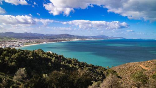 a view of a beach and the ocean at Appart-Hôtel Luxury SuiteMar in M'diq