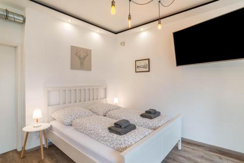 Llit o llits en una habitació de Aposto Apartement 4