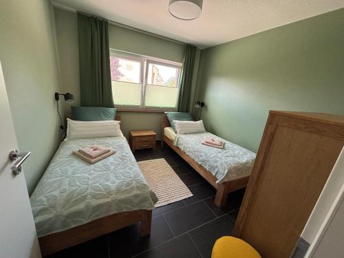 a room with two beds and a window at Ferienwohnung Grüne Oase in Lübbenau