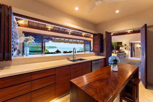 a kitchen with a sink and a window at 2024 - Villa Serena in Santa Cruz Huatulco