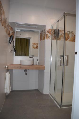 a bathroom with a sink and a shower at El patio de Carmen in Hornachuelos